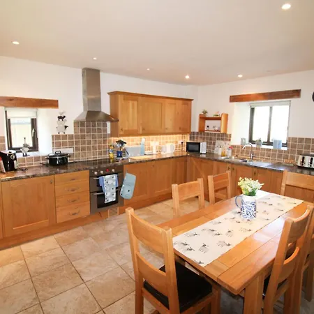 Holiday home Rayson Hall Barn, *